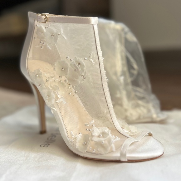 Bella Belle by Joy Proctor - Picture 12 of 14